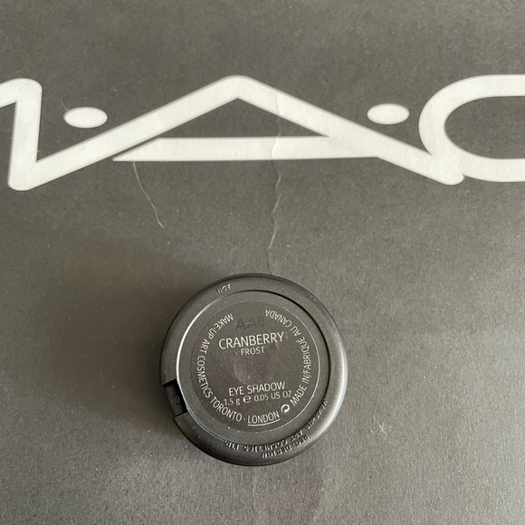 MAC Eyeshadow in Cranberry - Picture 2 of 4